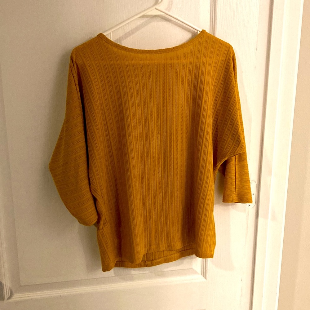 Buttoned blouse - Picture 2 of 2
